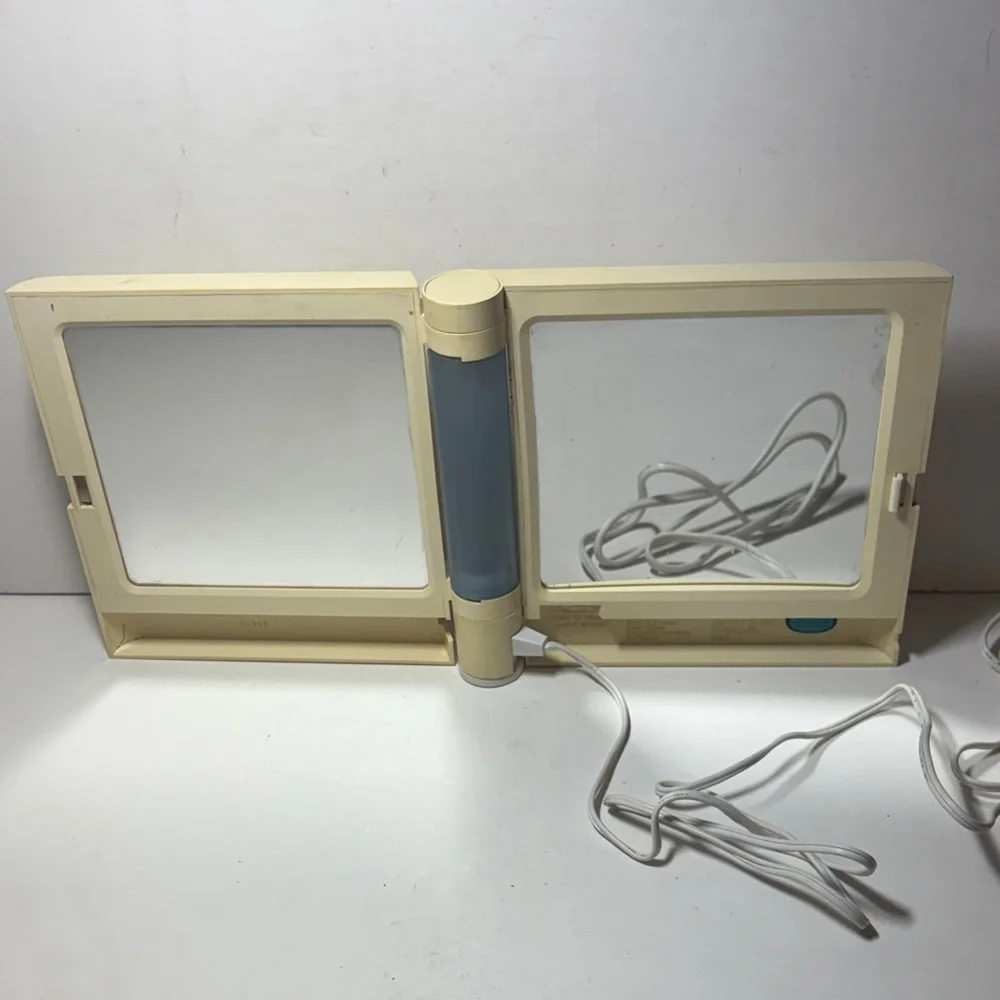 Clairol Take A Look Makeup Mirror - Vintage Portable Lghts Up